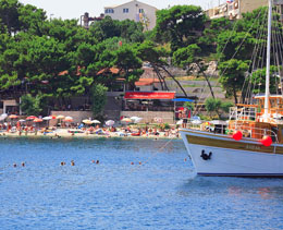 Tavern Bracera, Duće beach